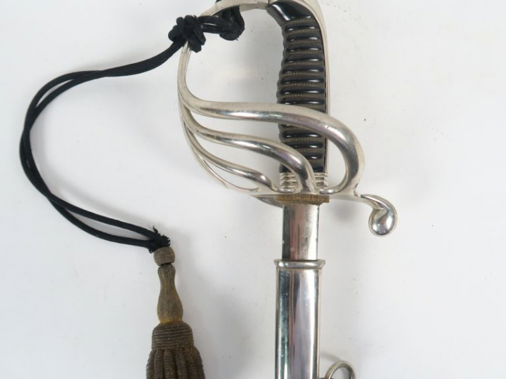 Sabre modèle 1882 d’officier d’infanterie, arme montée maillechort, fu