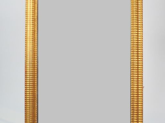 Vente aux enchères Glace Napoléon III cadre en bois et stuc doré, décor guilloché. Dim. 1