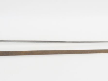 Belle épée à clavier d’officier, monture en bronze doré, branche de ga