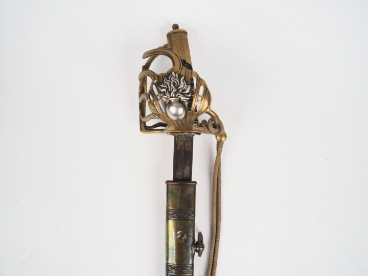 Sabre type officier de cavalerie (carabiniers) . Monture en bronze dor