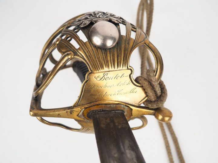 Sabre type officier de cavalerie (carabiniers) . Monture en bronze dor