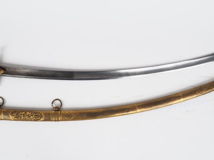 Sabre composite dans le goût d’un sabre de luxe d’officier de cavaleri