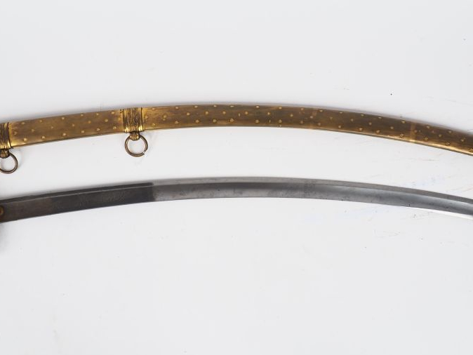 Sabre composite dans le goût d’un sabre de luxe d’officier de cavaleri