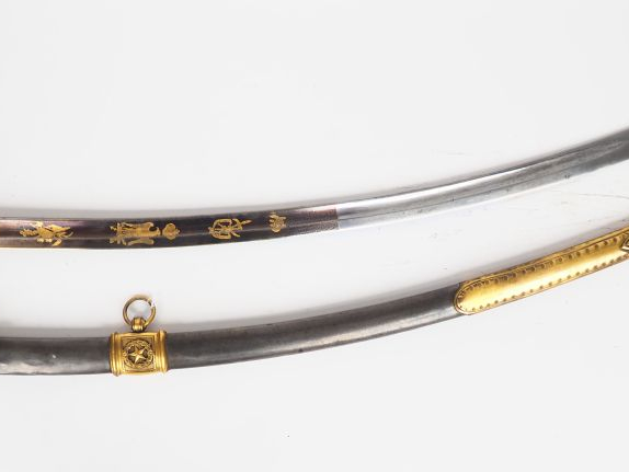 Sabre type officier de cavalerie légère à la chasseur, monture en bron