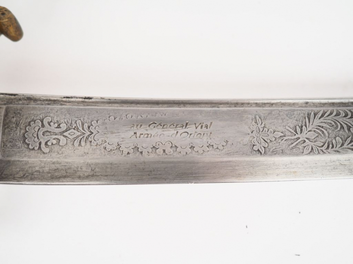 Reconstitution hétéroclite moderne d’un sabre de récompense qui aurait