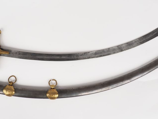 Sabre à l’orientale composite monture en bronze fondu ciselé monobloc 