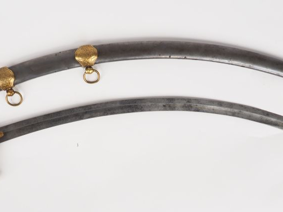 Sabre à l’orientale composite monture en bronze fondu ciselé monobloc 