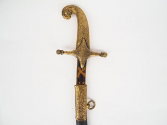 Vente aux enchères Sabre à l’orientale composite monture en bronze fondu ciselé monobloc 