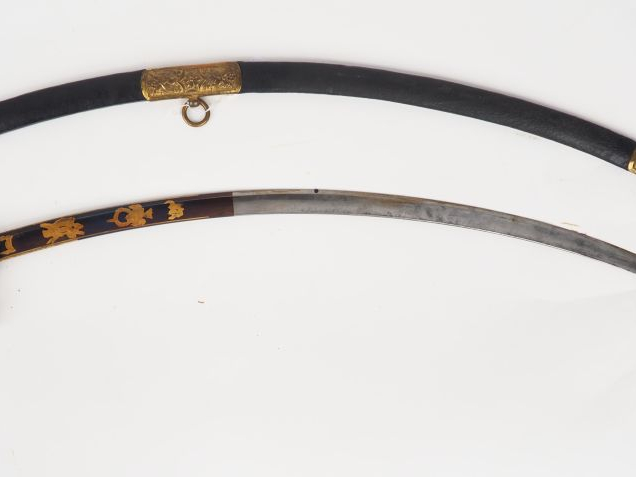 Sabre à l’orientale composite monture en bronze fondu ciselé monobloc 