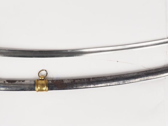 Sabre d’officier de cavalerie légère à la chasseur, garde en bronze fo