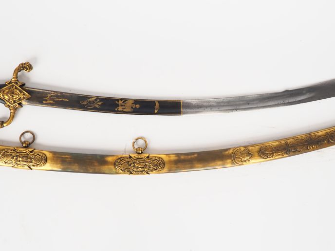 Reconstitution moderne d’un sabre de luxe ou de récompense forme atypi