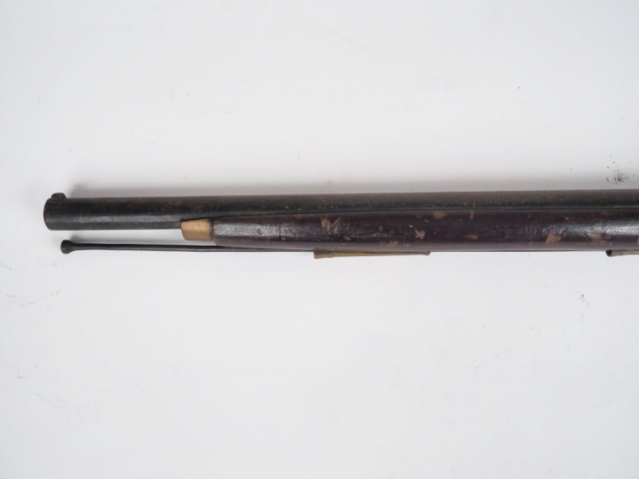 Fusil de traite à silex monté laiton imitant sommairement un fusil Ang