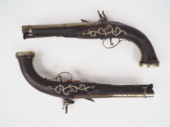 Paire de pistolets espagnols de « patilla » (A la miquelet) de grande 