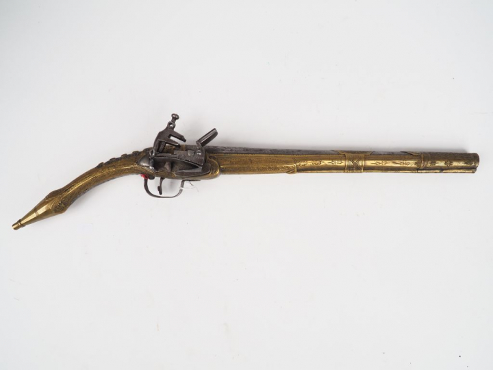 Grand pistolet à la miquelet pour l'orient de 545 mm de long. Canon ro
