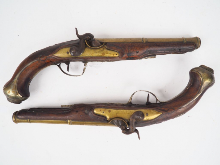 Paire de pistolets à silex transformés à percussion par « Cassagnard à