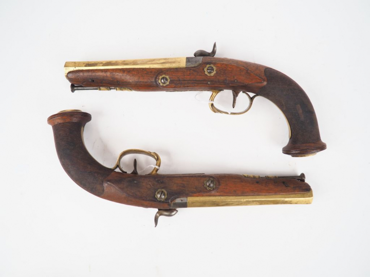 Paire de pistolets de marine entièrement montée bronze anciennement à 