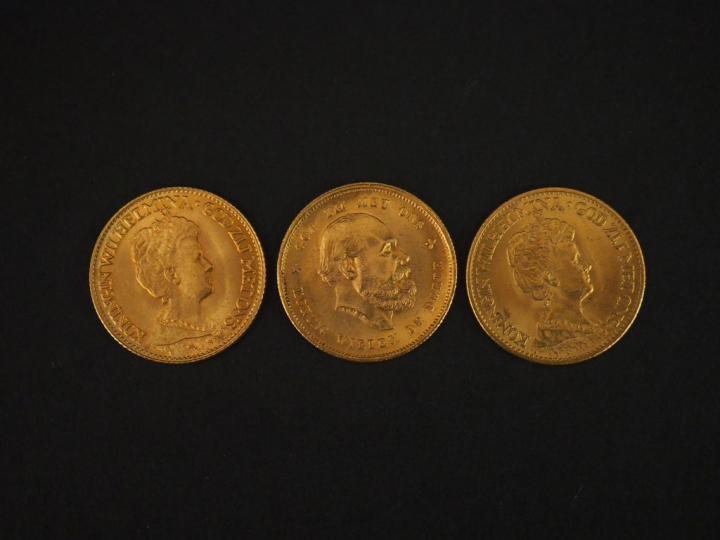 Trois pièces de 10 Gulden or, 1888, 1913 et 1917. FRAIS ACHETEURS 5% T