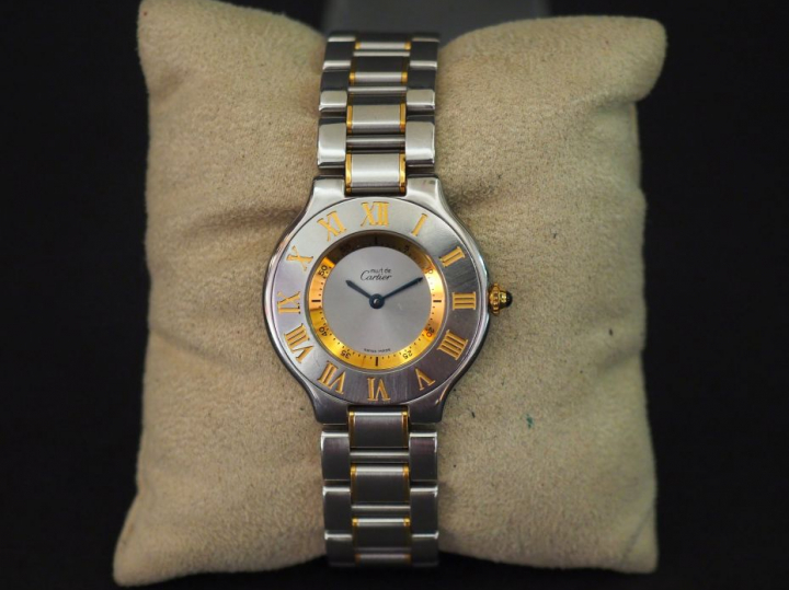 CARTIER, Must 21 Montre bracelet de dame en acier et métal doré.  Cadr