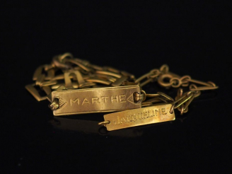 Vente aux enchères Deux différentes gourmettes en or jaune.  Poids. 10,32 g (accidentées)