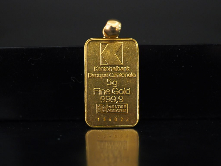 Pendentif en or jaune, en forme de lingot d'or. 2,3 x 1,4 cm Poids. 5,