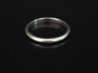 Vente aux enchères Alliance en platine. TDD. 53 Poids. 3,13 g   