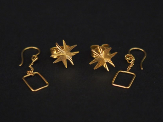 Vente aux enchères Ensemble comprenant :  - une paire de pendants d'oreilles en or jaune,