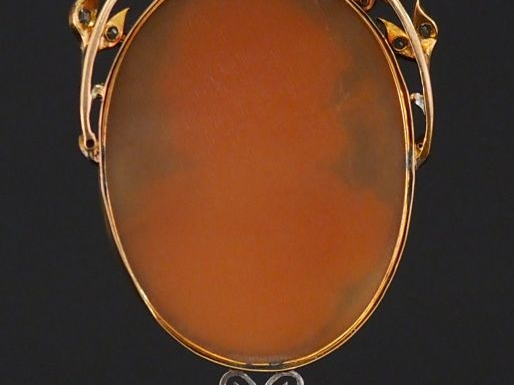 Pendentif Napoléon III de style Louis XVI en or jaune, serti en son ce