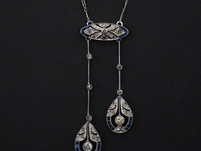 Collier négligé en platine et or blanc, serti de diamants taillés en r