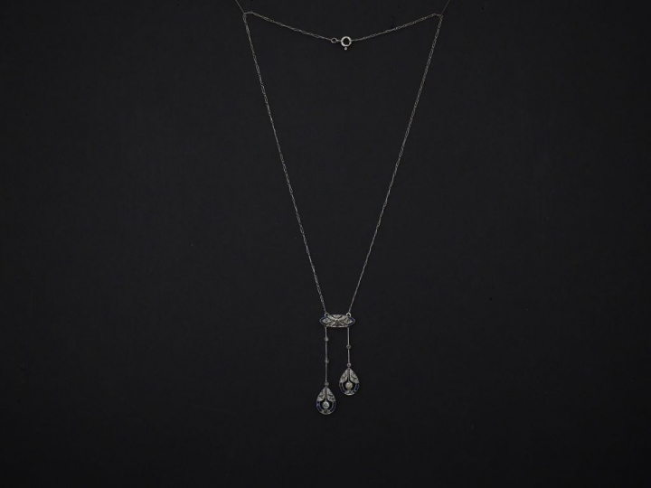 Collier négligé en platine et or blanc, serti de diamants taillés en r