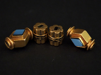 Vente aux enchères Ensemble comprenant :  - une paire de coulants en or jaune et émail no