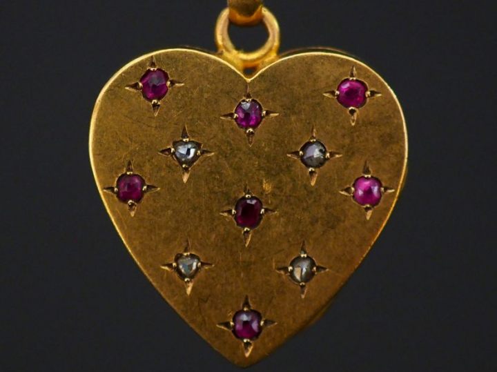 Pendentif porte-photo en or jaune, pierres roses et éclats de diamant 