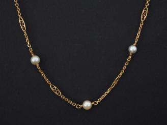 Vente aux enchères Collier souple en or jaune, à décor de maillons ovales filigranés et d