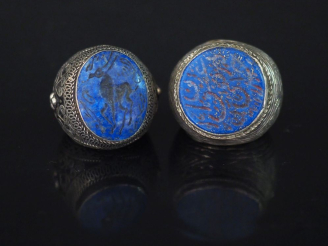 Vente aux enchères Deux différentes bagues Afrique du Nord en argent et lapis-lazuli (?),