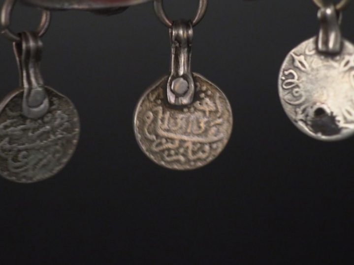 Ensemble comprenant :  - une bague Afrique du Nord en argent et émail 