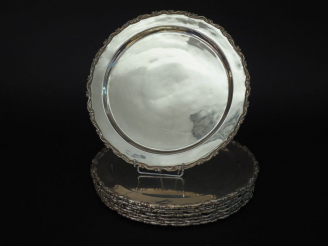 Vente aux enchères Suite de dix assiettes plates en argent mexicain 925, à décor de rince