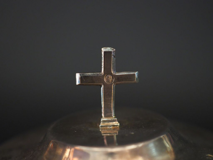 Ciboire de voyage fin XVIIIème - début XIXème, poinçon au coq, surmont