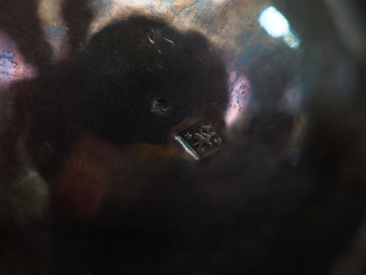 Verseuse Restauration en argent, poinçon Vieillard, à décor de frises 