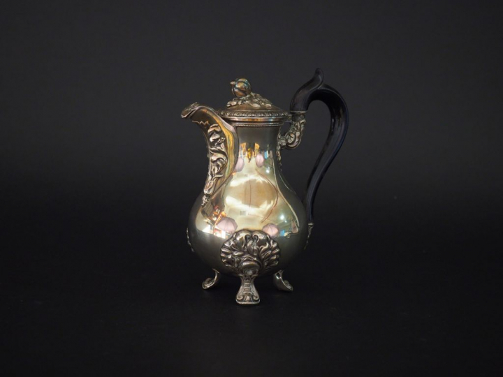 	Petite verseuse Napoléon III de style Louis XV en argent, poinçon Min