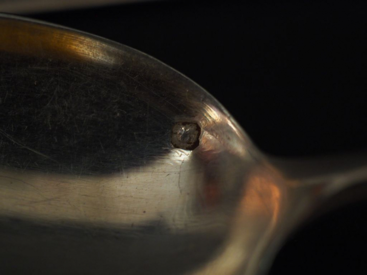 Suite de sept cuillères à dessert de style Louis XVI en argent, poinço