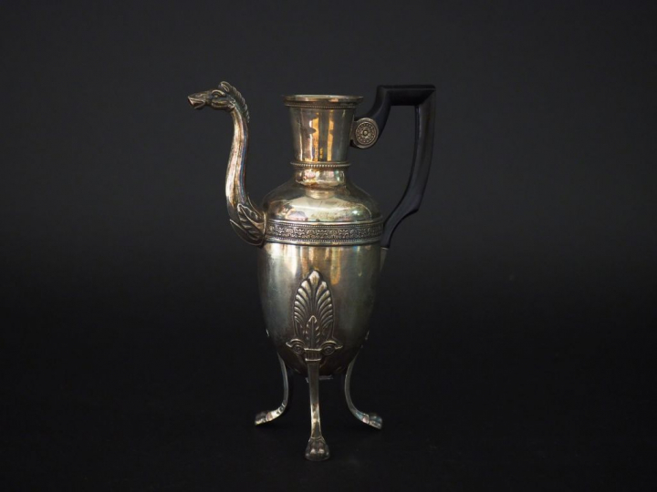 	Petite cafetière égoïste de style Empire en argent, à décor de palmet