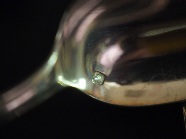 Suite de douze cuillères à café en argent, poinçon Minerve, à décor de