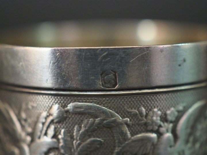 Paire de ronds de serviette en argent, poinçon Minerve, à décor de rin