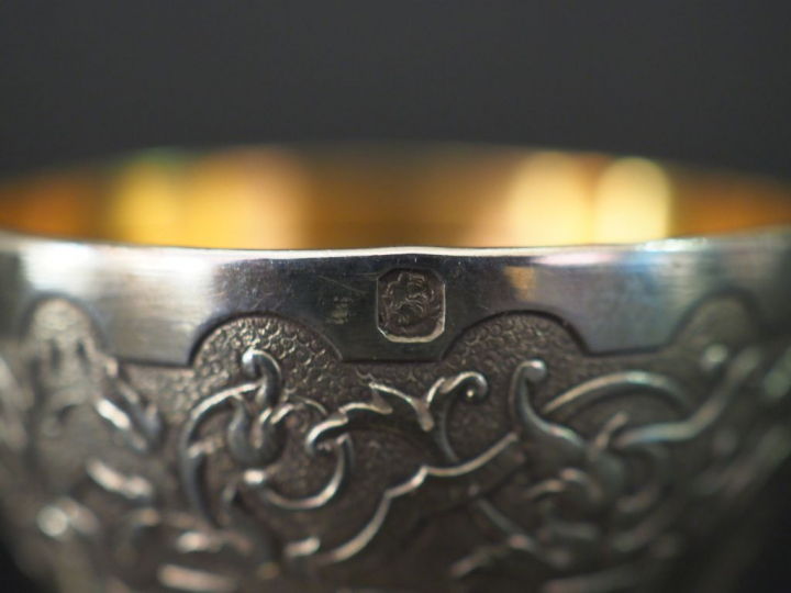 Trois différents coquetiers en argent, poinçon Minerve.  H. 6,7 et 7,5