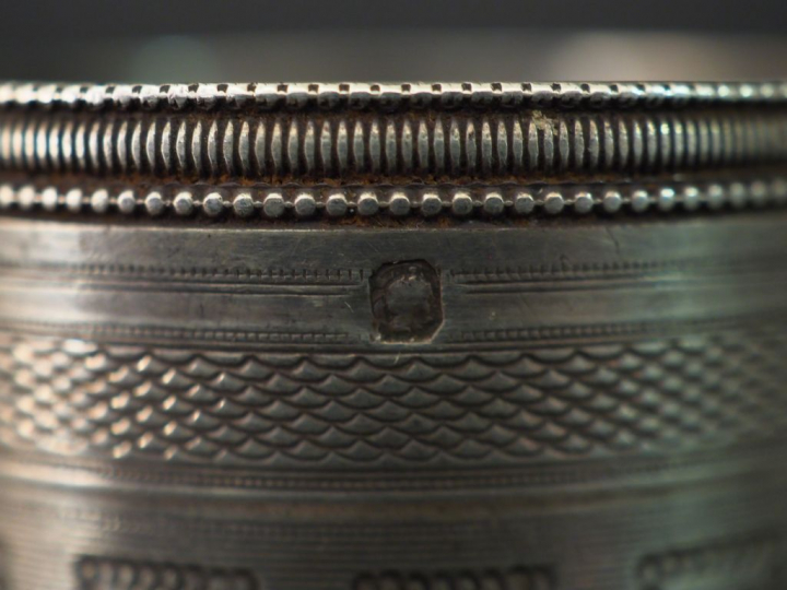 Ensemble comprenant :  - un rond de serviette en argent, poinçon Miner