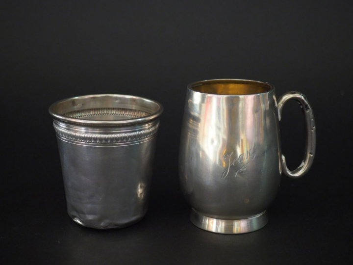 Timable en argent, poinçon Minerve, à décor de frise de feuilles d'eau