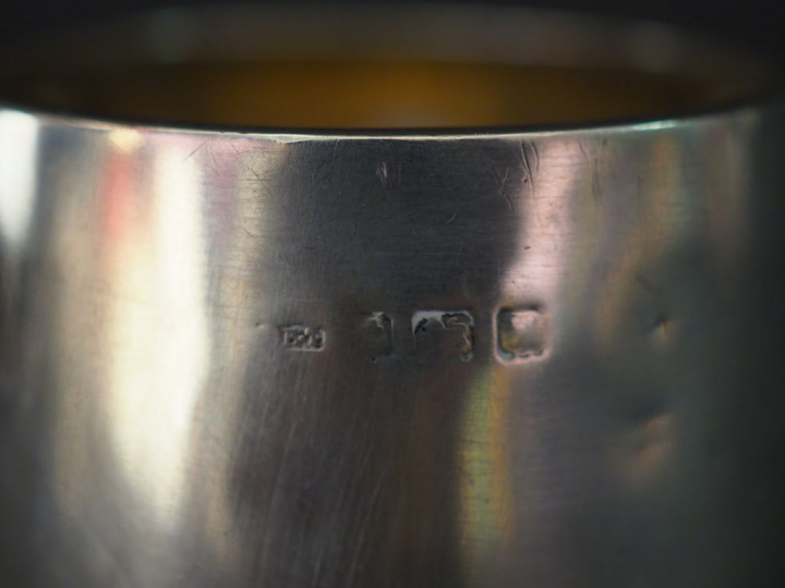 Timable en argent, poinçon Minerve, à décor de frise de feuilles d'eau