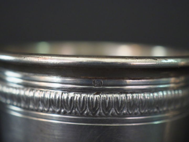 Timable en argent, poinçon Minerve, à décor de frise de feuilles d'eau