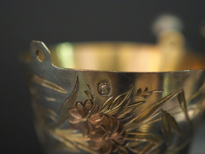 Cinq différentes passettes à thé en argent. Poids. 110 g   