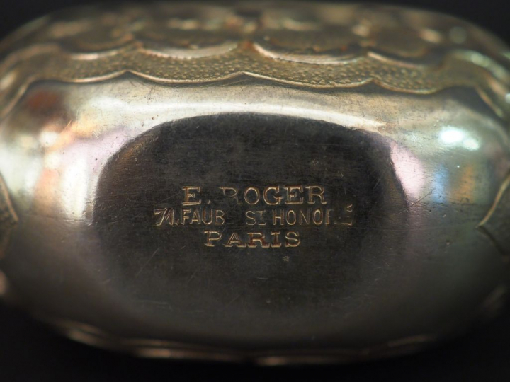 Ensemble comprenant :  - un petit vase soliflore en argent, poinçon Mi