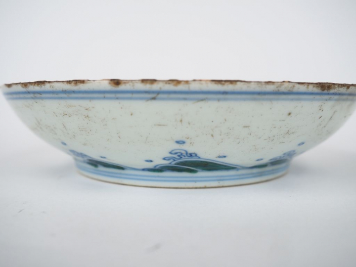 Chine, période Kangxi, Petite coupe en porcelaine et émaux doucai à dé